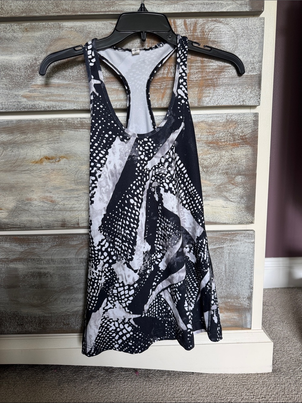 Lululemon Black & White Racerback Tank Top - Women Size 6